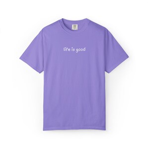 Camiseta Comfort Colors Life Is Good, Regalo para vibras positivas, Camiseta con cita minimalista imagen 8