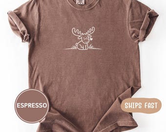 Comfort Colors Moose Line Art T-Shirt: Minimal Forest Animal Unisex Shirt