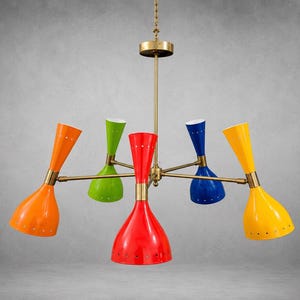 Lámpara de araña Stilnovo, lámpara colgante de latón de múltiples brazos de estilo MCM en colores vivos, luminaria de techo retro italiana.