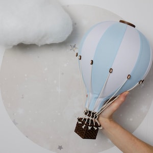 Globo aerostático azul claro y blanco personalizado con letra personalizada | Decoración de pared para guardería | Regalo de baby shower | Primer cumpleaños | Bautizo