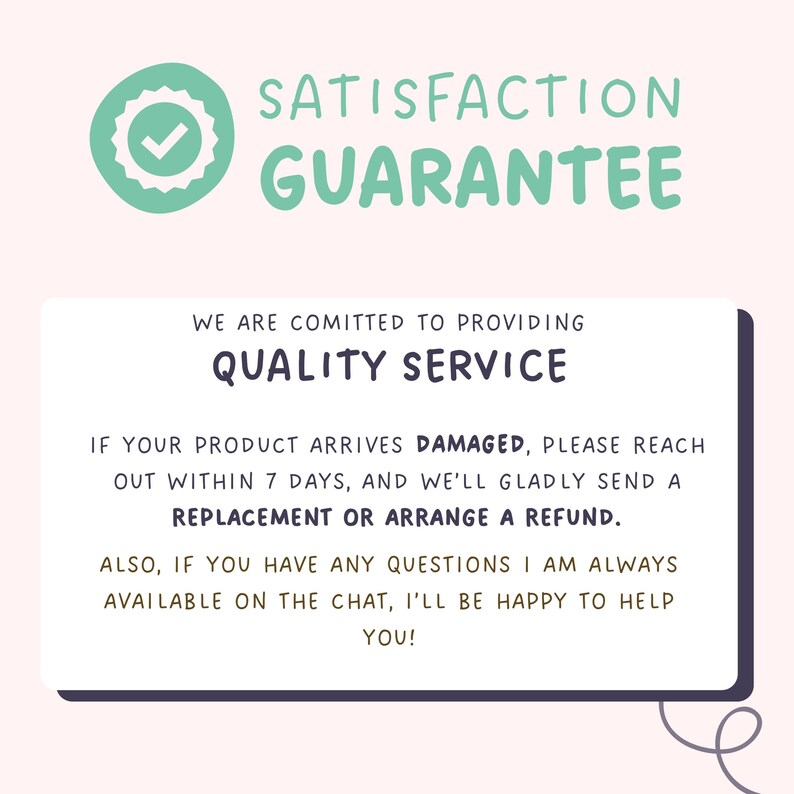Op de afbeelding: Een lichtroze afbeelding met de woorden "SATISFACTION GUARANTEE" in groen en wit. Daaronder staat een witte rechthoek met tekst over kwaliteitsservice, vervangingen en terugbetalingen. Bovenin staat een groene vink in een cirkel.