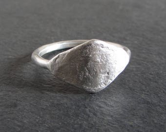 Rustieke ruitvormige ring in sterling zilver/zilveren ring/ring in oude stijl/organische ring/primitieve ring/stapelbare ring/handgemaakt