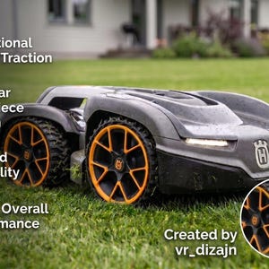 Może przedstawiać: Ciemnoszara kosiarka automatyczna z jaskrawopomarańczowymi kołami o modułowej, dwuczęściowej konstrukcji. Kosiarka posiada logo Husqvarna z przodu i zawiera nakładki tekstowe: Exceptional Grip & Traction, Modular Two-Piece Design, Rugged Durability, Better Overall Performance oraz Created by vr_dizajn.