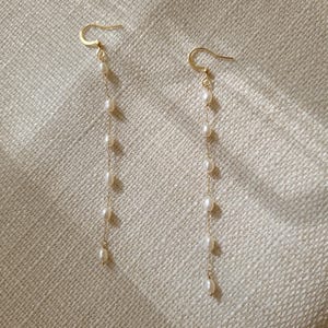 Perlen Braut Ohrringe, 14K Gold gefüllte Schnur Perlenohrringe, baumelnde Perlenohrringe, lange Perlenkettenohrringe, Hochzeitsohrringe