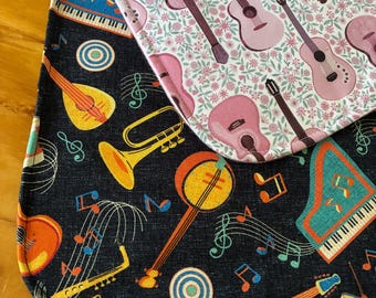 Baberos musicales para adolescentes, elige guitarra rosa o instrumentos de jazz, 12 1/2 x 17 pulgadas, a prueba de humedad, doble cierre, listos para enviar