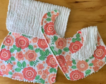 Tela de franela y chenilla para eructar y babero a presión, niña, botánico, floral coralino listo para enviar