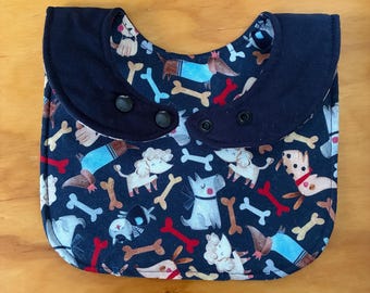 Babero impermeable para niños pequeños, con perritos adorables, 4 capas y doble cierre a presión.