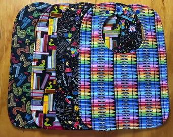 Babero resistente a la humedad para niños grandes: estampado educativo brillante, doble broche.
