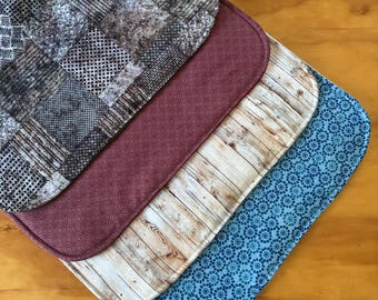 Baberos para adolescentes, elige tu estampado, 12 1/2 x 17 pulgadas, estampados sutiles, a prueba de humedad, doble cierre, listos para enviar
