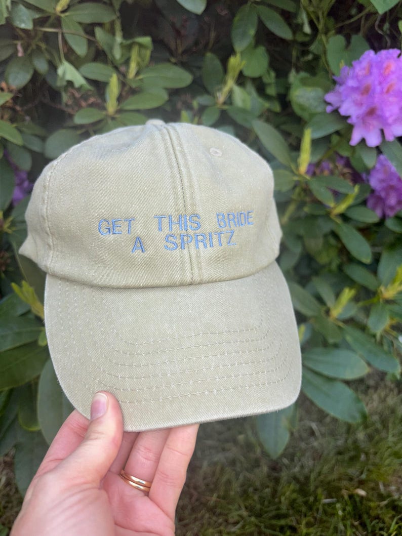 Custom drink bride cap for girls trip and hen party, embroidered white hat gift for bride to be


Personalised bride to be baseball cap with custom text embroidery, stylish bachelorette and bridal shower accessory