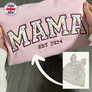 Mama Sweatshirt | Benutzerdefinierte Mom Andenken Sweatshirt mit Baby Outfit | bestickt | Erstes Muttertagsgeschenk | Geschenk für sie |