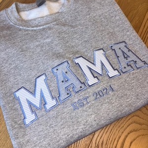 Custom Embroidered Mama Sweatshirt with Kids Name on Sleeve, Personalized Mom Sweatshirt, Minimalist Momma Sweater, Mothers Day Gift for Mom