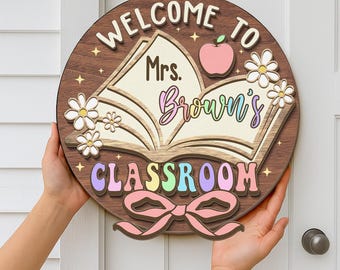 Custom Teacher Door Sign – Personalized Welcome To Classroom Name Sign – Teacher Sign for Door – Back to School Gift for Educators