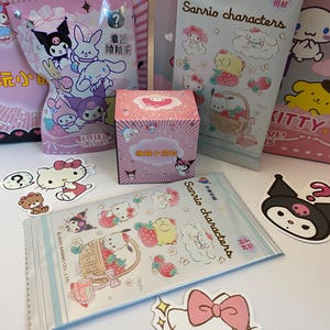 Sanrio Surpresa Sacola / Caixa / Pacote de Cartas Colecionáveis Presente Surpresa Mistério Mini Figura Borracha Kawaii Fofa Aniversário Natal Hello Kitty