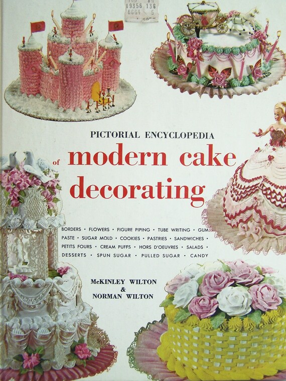 Items similar to CLEARANCE Wilton Cake Decorating Book ...