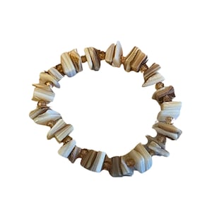 Shell bracelet, natural shell jewelry, beachy bracelet, boho stretch bracelet, handmade shell bracelet, ocean-inspired jewelry, beach vibes