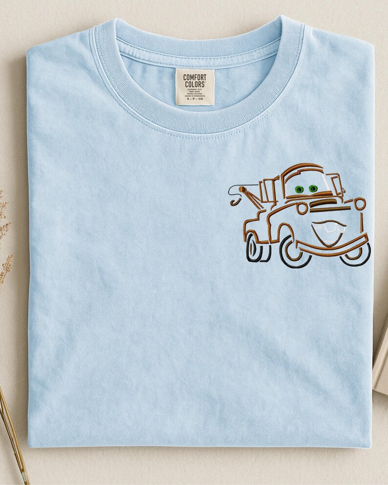 Puede incluir: Un letrero de madera r&uacute;stica con el texto "Welcome to our home" en letras blancas. El letrero presenta un acabado envejecido y un dise&ntilde;o sencillo y acogedor, ideal para un porche o entrada.