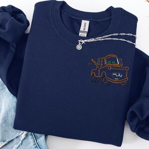 Puede incluir: Un juego de tres tazas de cer&aacute;mica con un acabado mate moteado. Las tazas son en tonos crema, gris claro y gris oscuro. Cada taza tiene un dise&ntilde;o simple y minimalista y un asa redondeada.