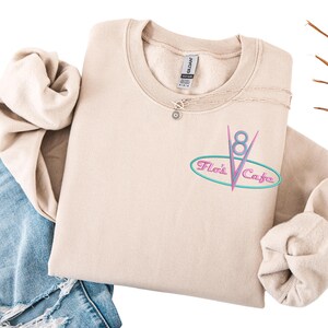 Puede incluir: Un juego de tres tazas de cer&aacute;mica con acabado mate moteado. Las tazas son de color crema, gris claro y gris oscuro. Cada taza tiene un dise&ntilde;o simple y minimalista, ideal para caf&eacute; o t&eacute;.