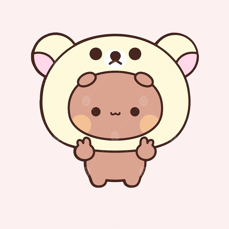 Puede incluir: Un oso de dibujos animados marr&oacute;n que lleva un disfraz de oso amarillo con orejas rosas. El oso tiene una expresi&oacute;n linda con ojos grandes y una boca peque&ntilde;a.