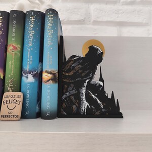 Sujetalibros Mistborn – Inspirado en Nacidos de la Bruma de Brandon Sanderson, Allomancia, Cosmere, Fantasía Épica | Regalo Mistborn fan art