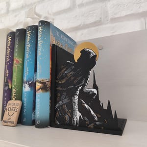 Sujetalibros Mistborn – Inspirado en Nacidos de la Bruma de Brandon Sanderson, Allomancia, Cosmere, Fantasía Épica | Regalo Mistborn fan art