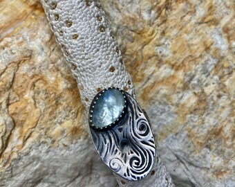 Sterling silver, hollow, form, ring, moss aquamarine, size 8.25, swirls, floral band