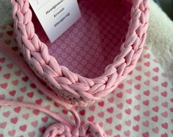 Utensilo, heart basket, gift basket, basket with a wooden bottom, baby gift, heart basket, crochet basket