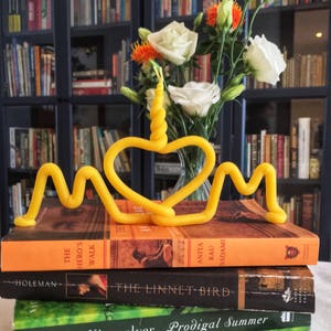 MOM candle - Mother&#39;s day gift -pure beeswax - mom is in your heart - cake topper -