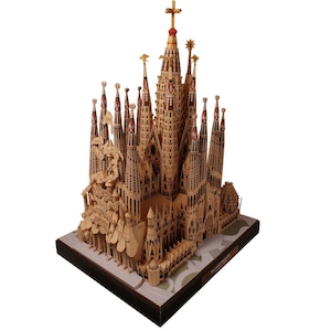 Basílica de la Sagrada Família, Barcellona, Spagna, Edificio, scultura modello di carta fai da te, creazione di carta, kit modello di creazione di carta