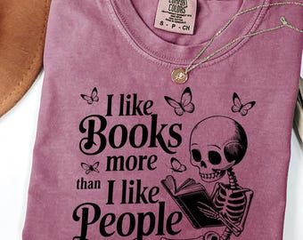 Camisa de leitura Comfort Colors Skeleton: presente para amantes de livros
