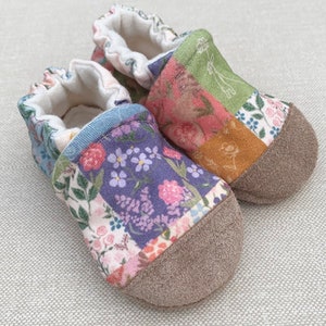 Calico Quilt, ORGANIC Cotton, Leather, Soft Sole, Baby Slippers, HANDMADE, non slip, Baby Shoes, Toddler Shoes, Montessori