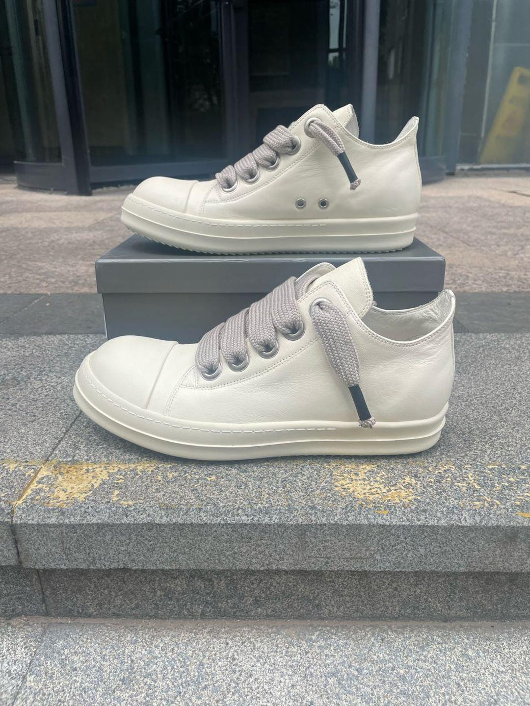 White Leather Rick Owens Style Low Top Sneakers - Lace-up Casual