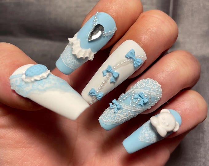 20-piece kit. Baby blue and white, lace, bear, and 3D balloon. Sizes 0 to 9. Reusable, press-on nails, false nails. Matte finish