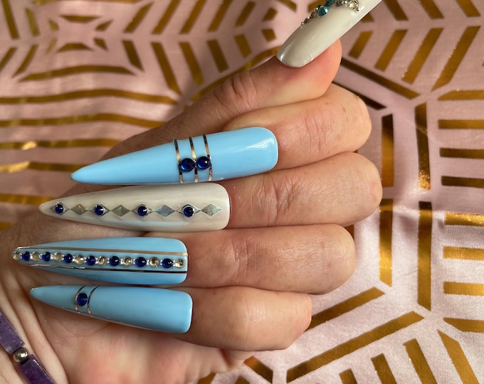 24 piece kit. Blue and white with rhinestones. Sizes 0 to 11. Reusable, Press-on nails, false nails. Glossy finish.
