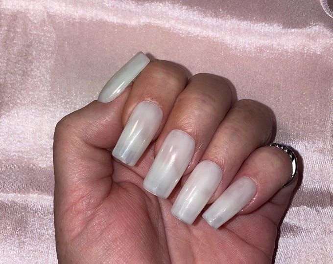 24-piece kit. Medium square milky white translucent, 12 sizes from 0 to 11. Reusable, Press-on nails, false nails. Glossy finish
