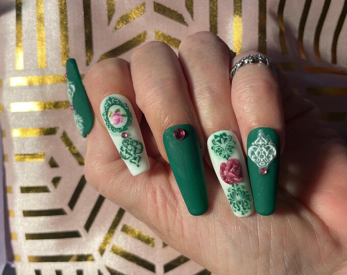 20-piece kit. Green, white and pink, with pink flowers and rhinestones. Sizes 0 to 9. Reusable, Press-on nails, false nails. Matte finish