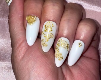 Kit 24 pieces White and gold, flowers, pearls. Sizes 0 to 11. Reusable, Press-on nails, false nails, Glossy finish.