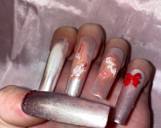 Nine-tailed fox. Red, pearly pink, and pearly white. Reusable, press-on nails, false nails. Glossy finish.