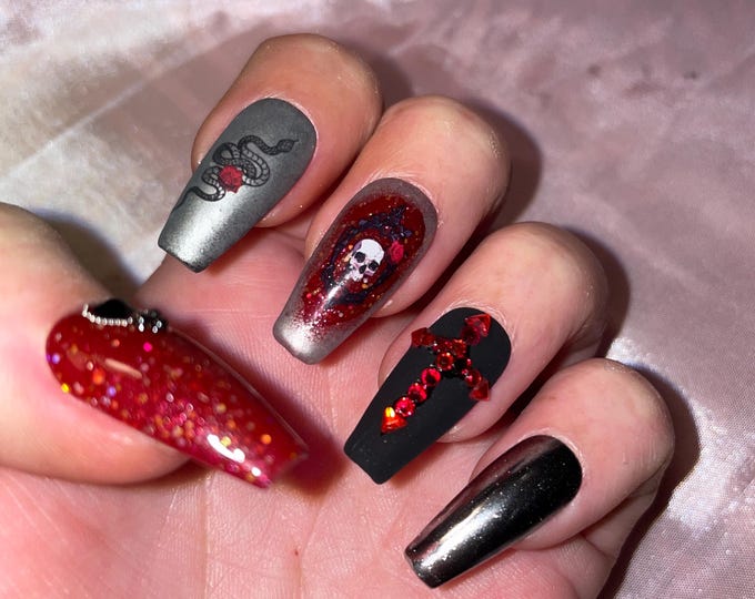 Gothic, Halloween. Red, black, chrome, silver, snake, skull. Reusable, Press-on nails, false nails. Glossy finish.