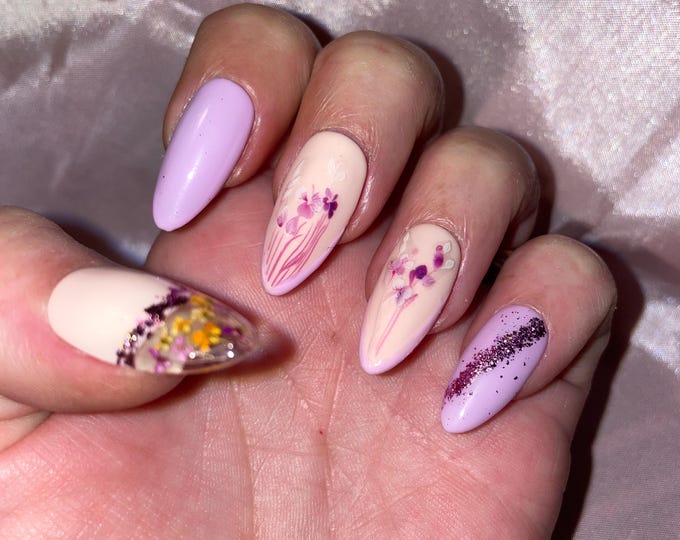 Kit 24 pieces. Dried flowers lilac salmon and glitter. Sizes 0 to 9. Reusable. Press-on nails, false nails, Matte and glossy finish