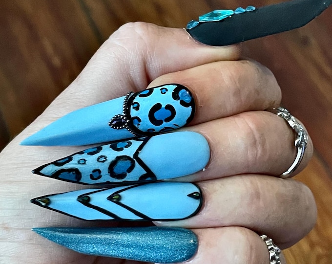 Black and blue leopard. Rhinestones, pearls, glitter, small bow. Reusable, Press-on nails, false nails. Matte and glossy finish.