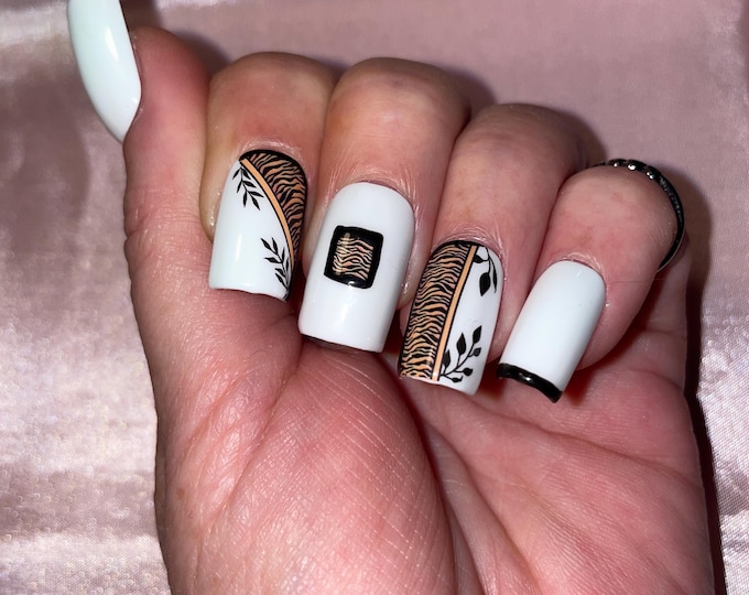 24-piece kit. Short square white, tiger and leaves, 12 sizes from 0 to 11. Reusable, Press-on nails, false nails. Glossy finish
