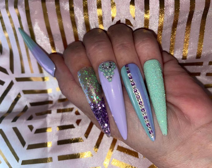 Green and purple gradient with rhinestones, glitter, and shiny sugar. Reusable, Press-on nails, false nails. Glossy finish
