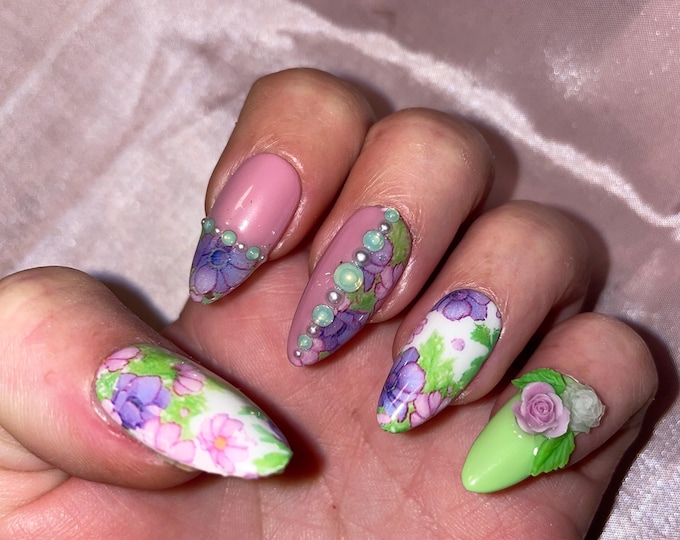Small flowers. Green, pink, purple, white. Rhinestones and pearls, flowers. Reusable, Press-on nails, false nails. Glossy finish