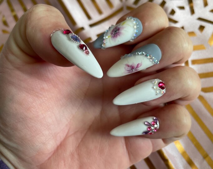 Purple, gray, and white flowers with rhinestones. Reusable, Press-on nails, false nails. Matte and glossy finish
