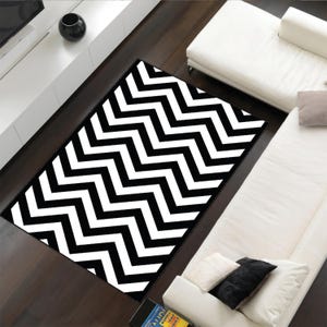 Schwarz-Weißer Chevron Teppich: Moderner minimalistischer Teppich
