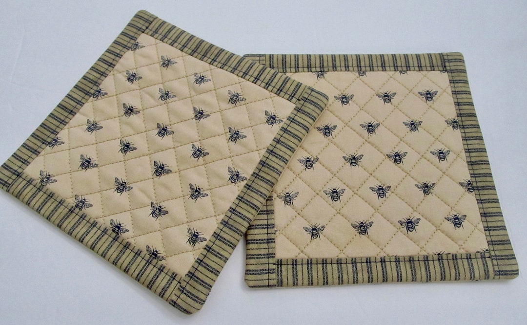 Honey Bees handcrafted quilted potholders - set of 2 potholders