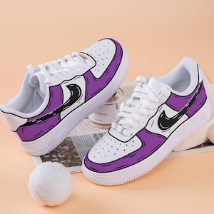 Handgemalte Lila Cartoon Air Force One Benutzerdefinierte Lila Und Schwarze Turnschuhe Cartoon Farbe Air Force 1 Schwarz Cartoon Line Schuhe Hochzeitsschuhe