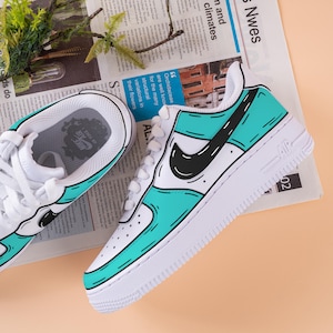 Handgemalte Blaue Karikatur Air Force One Benutzerdefinierte Hellblau-Schwarze Turnschuh-Karikatur-Farbe Air Force 1 Black Line Schuhe Hochzeitsschuhe
